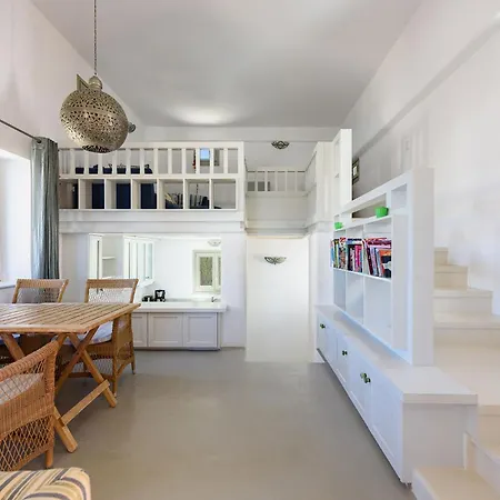 Seaside With Hot Tub, Vineyard, Shared Pool And View パロス島