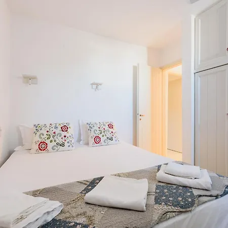 Seaside With Hot Tub, Vineyard, Shared Pool And View * パロス島