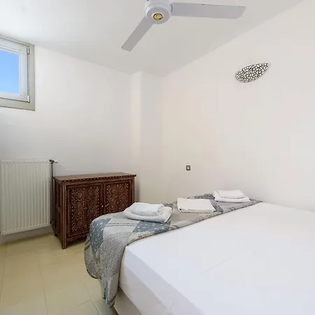 Seaside With Hot Tub, Vineyard, Shared Pool And View 別荘