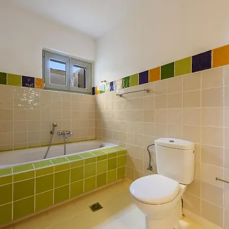 Seaside With Hot Tub, Vineyard, Shared Pool And View 別荘