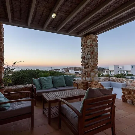 Seaside With Hot Tub, Vineyard, Shared Pool And View パロス島