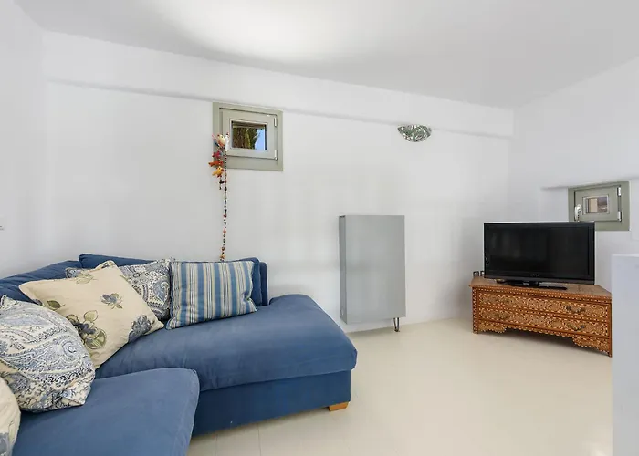 Seaside With Hot Tub, Vineyard, Shared Pool And View Feriehus *