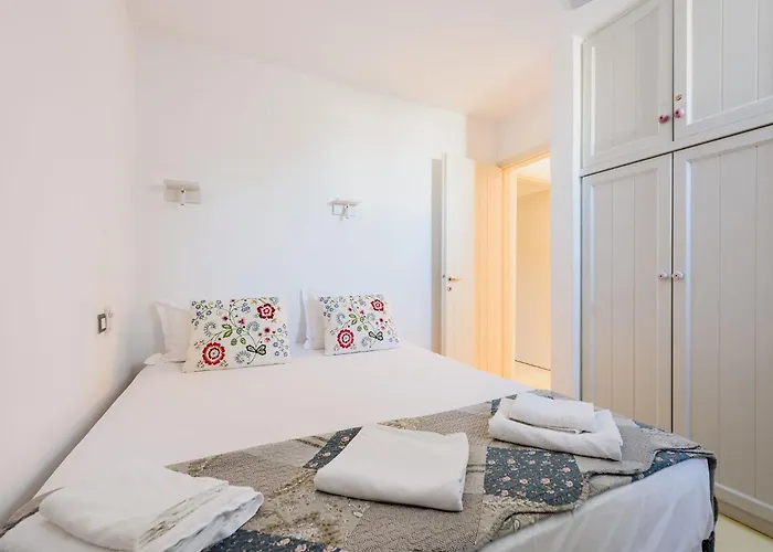 Seaside With Hot Tub, Vineyard, Shared Pool And View * Páros