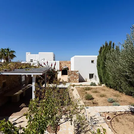 Vakantiehuis Seaside With Hot Tub, Vineyard, Shared Pool And View Páros